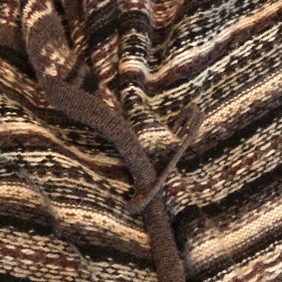 Eddie Bauer Full Length Cardigan. M/L. Multi-colored. Yarn-coated pin to fasten. - Picture 5 of 10